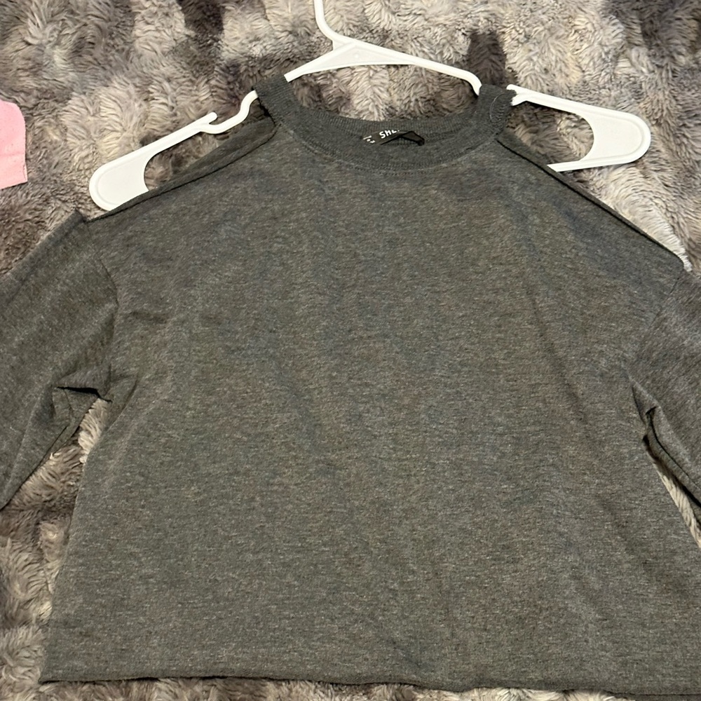 Gray. Cut off shoulders. Womens S